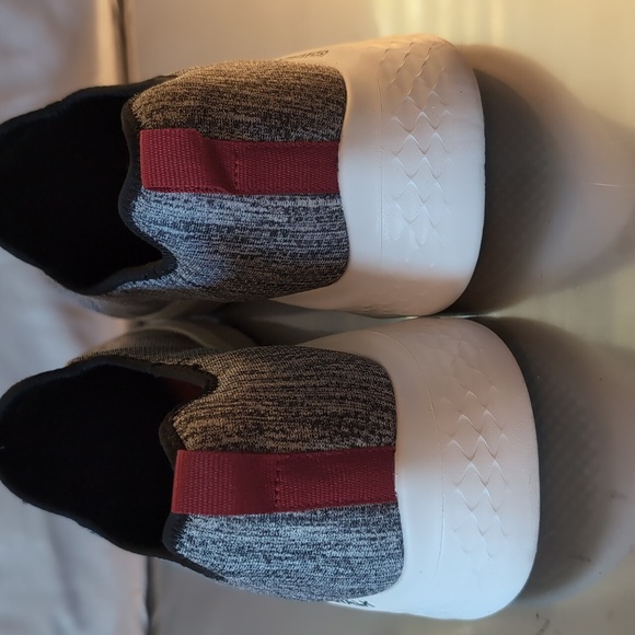 Mens skechers, two pairs, gowalk, lightweight, size 10 - Picture 4 of 16